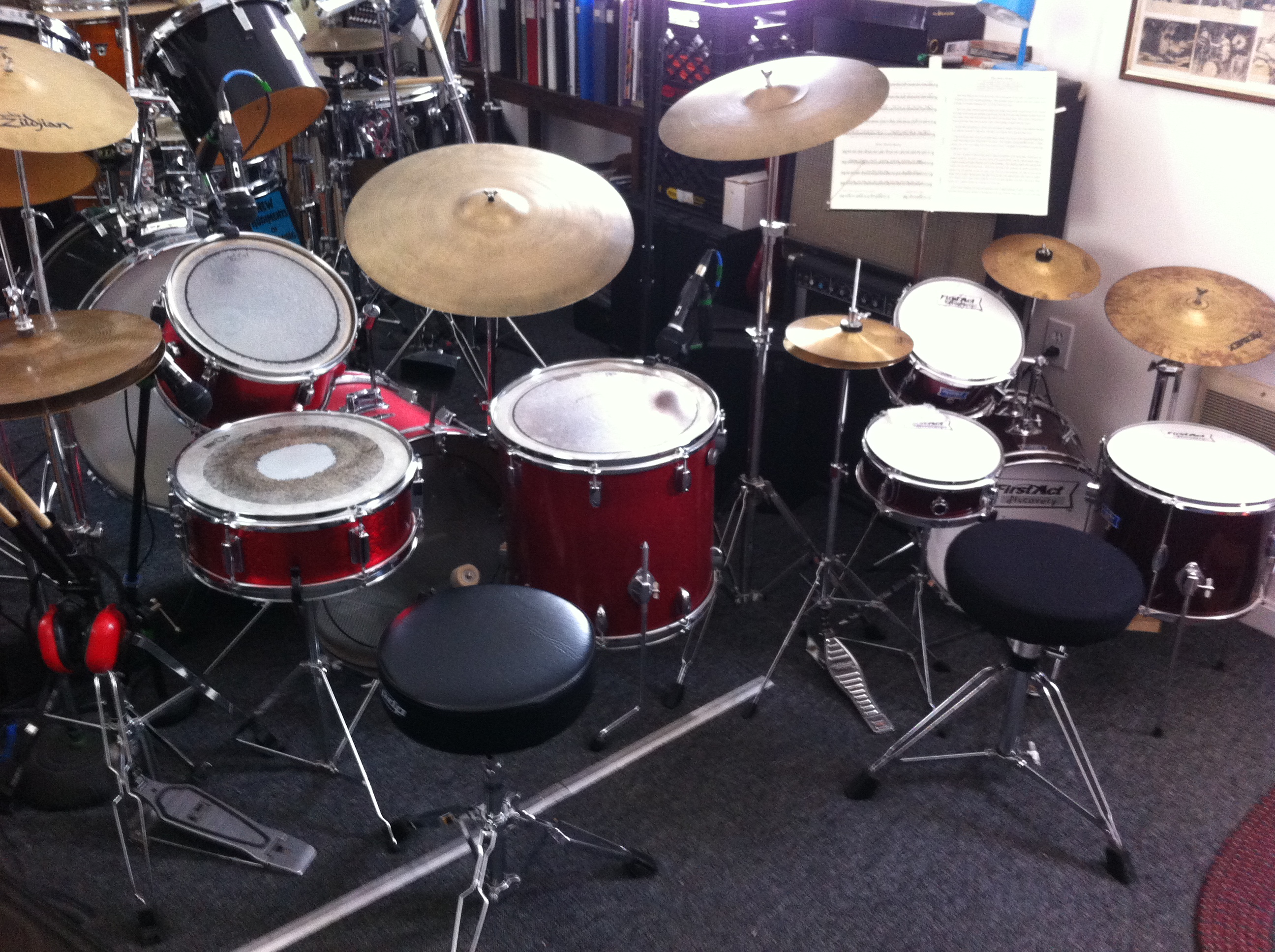 Old school drum kit. Drum School. Drumming. Old School Drum. Drums online School.